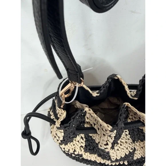 Universal Thread Straw Checker Drawstring Crossbody Bag Black Natural NWT - Picture 5 of 10
